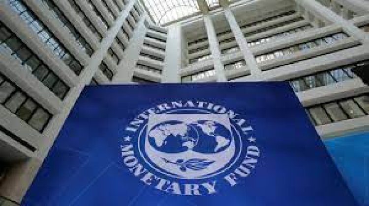 “World Economic Outlook” ของกองทุนการเงินระหว่างประเทศ(IMF) ระบุว่าในปี  (GDP) ของเวียดนามจะเติบโตอยู่ประมาณร้อยละ 3.8 สูงกว่ามาเลเซีย ไทย ฟิลิปปินส์ และอินโดนีเซีย