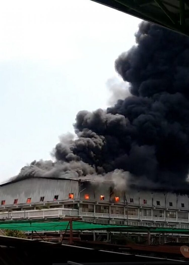 เกิดเหตุเพลิงไหม่้โรงงานเฟอร์นิเจอร์ ที่สมุทรสาคร คุมเพลิงได้แล้ว