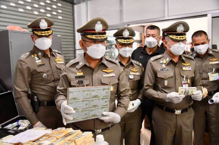 ตำรวจ PCT จับขบวนการผลิตแบงดอลลาร์สหรัฐปลอม พบผลิตมาแล้ว 50,000 ฉบับ คิดเป็นเงินไทยกว่า 150 ล้านบาท