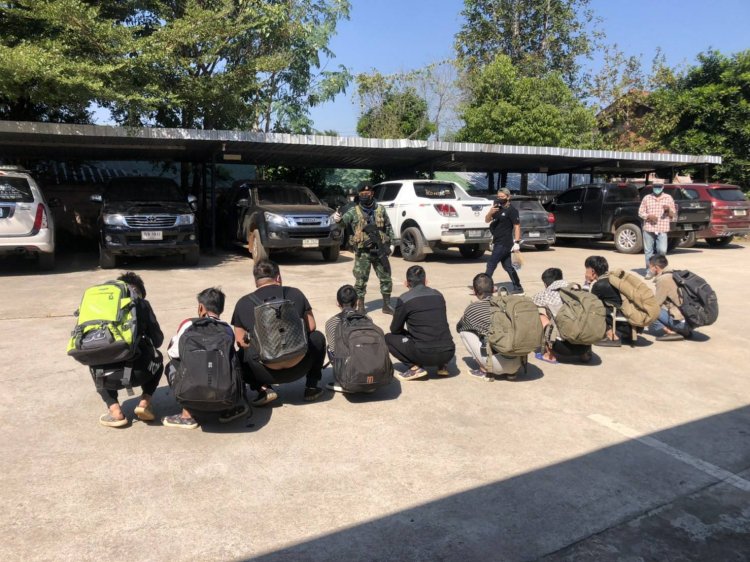 ทหารสนธิกำลังจับ 9 ชาวจีนลักลอบเข้าไทยผิดกฎหมาย