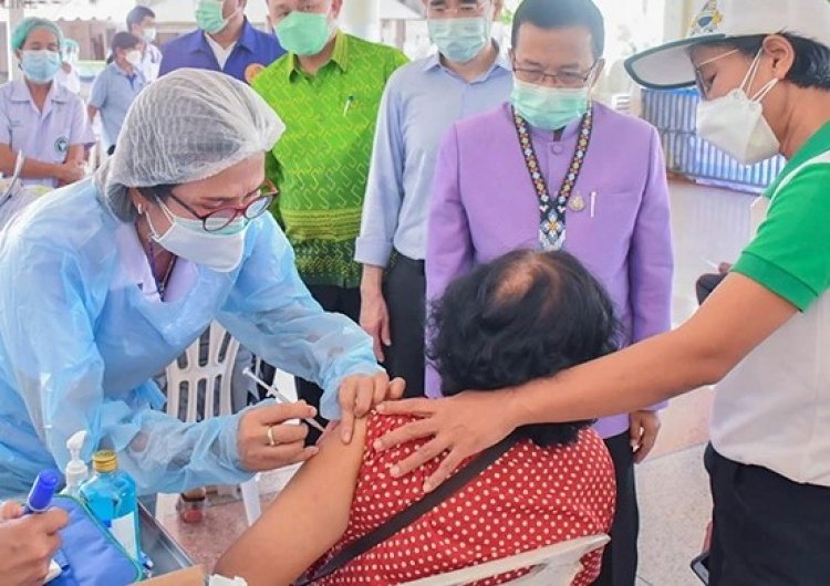 รพ.พัทลุงชวนผู้สูงวัย"ฉีดวัคซีน"ป้องโควิดลูกหลานกลับมาเยี่ยมช่วงสงกรานต์