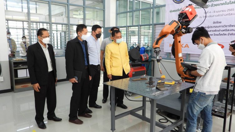 ศรีสะเกษ เปิดโครงการอบรมสัมมนาเชิงปฏิบัติการหุ่นยนต์เชื่อมอุตสาหกรรม 6D