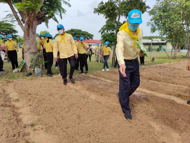 นอภ.โพธิ์ศรีสุวรรณนำจิตอาสาพระราชทานปรับปรุง-พัฒนาโรงเรียนเบญจคามวิทยาประชาสรรค์​