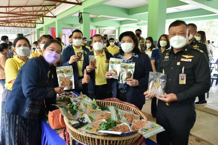 กอ.รมน. - วช. ส่งมอบผลสำเร็จงานวิจัยและนวัตกรรม แก้ปัญหาภัยแล้งให้กับชุมชนมุกดาหาร