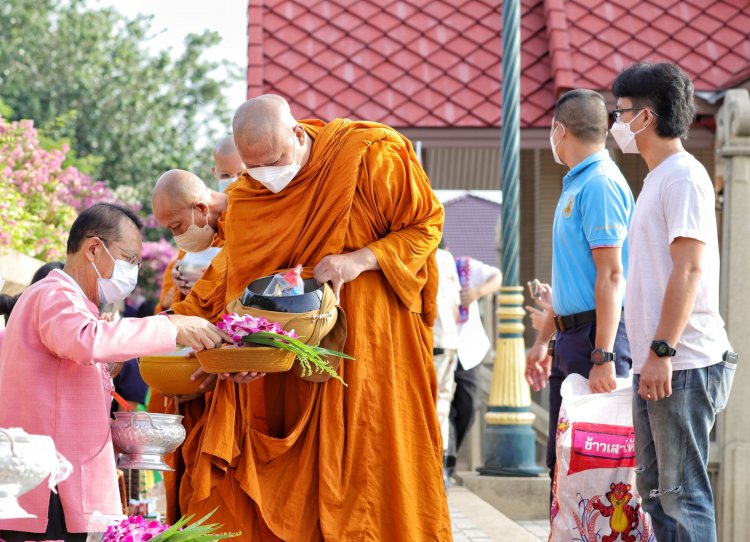 ปทุมธานีชวนใส่ชุดไทยตักบาตรริมน้ำวันพระใหญ่สัมผัสวิถี ไทย-รามัญ