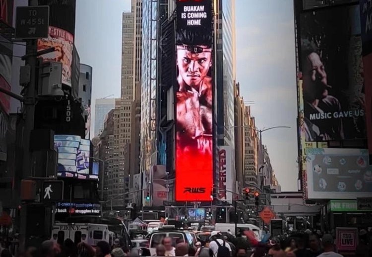 กระหึ่มโลก!!! ภาพ "บัวขาว" ขึ้นบิลบอร์ดย่าน "ไทม์ สแควร์" กลางมหานครนิวยอร์ก