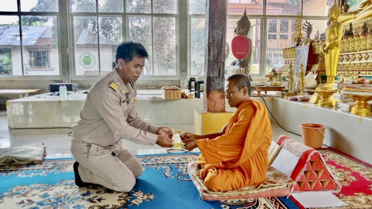 อำเภอขุนหาญประกอบพิธีมอบคัมภีร์เทศน์เฉลิมพระเกียรติบทพระธรรมเทศนาเฉลิมพระธรรมบารมี