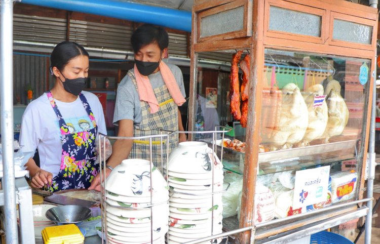 ร้านนายตาล ณ.ทองผาภูมิ ร้านอาหารสไตล์ยุค 90