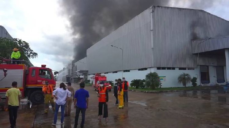 หนีตายวุ่น!ไฟไหม้โรงงานทำขนมเมืองปราจีนบุรีเนื่องจากเป็นสารเคมี