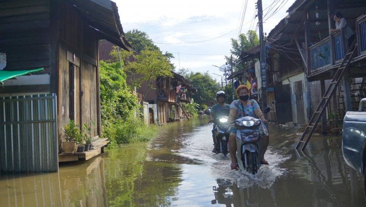 ฝนตกหนักน้ำแม่น้ำปราจีนบุรีเอ่อท่วมชุมชนตลาดเก่ากบินทร์บุรี