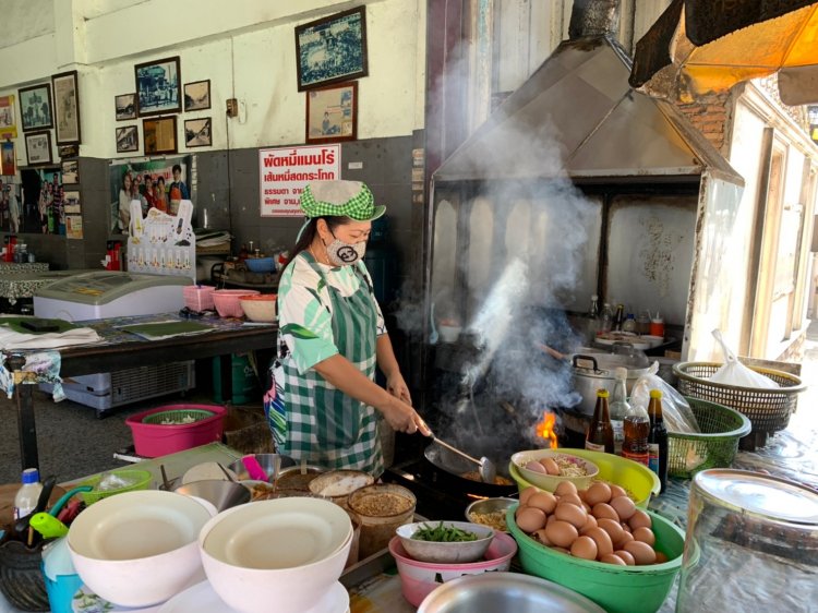 ไข่แพงเวอร์ขยับแผงละ120บาทร้านผัดหมี่โคราชขึ้นราคาชามละ10บาท