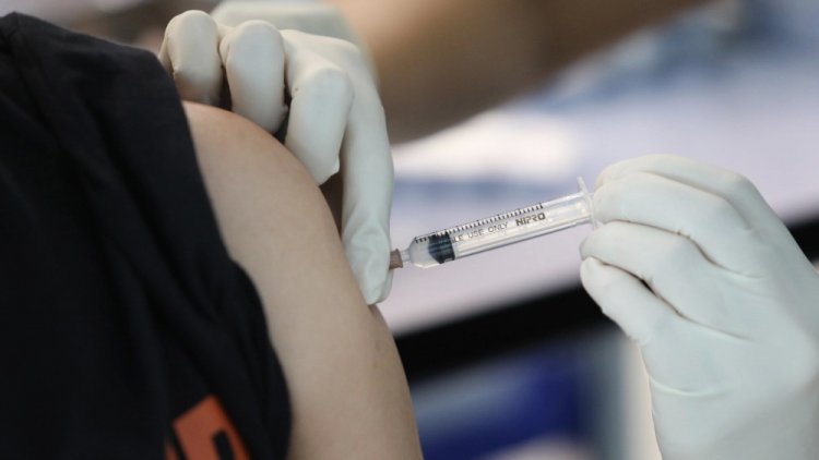 สถาบันวัคซีนแห่งชาติเล็งซื้อวัคซีนโควิดสูตรผสม 2 สายพันธุ์ เป็นบูสเตอร์โดส ปี 2566
