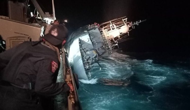ผบ.ทร.สั่งกองทัพเรือปูพรหมค้นหา 33 กำลังพลเรือหลวงสุโขทัยสูญหาย หลังล่มอับปาง