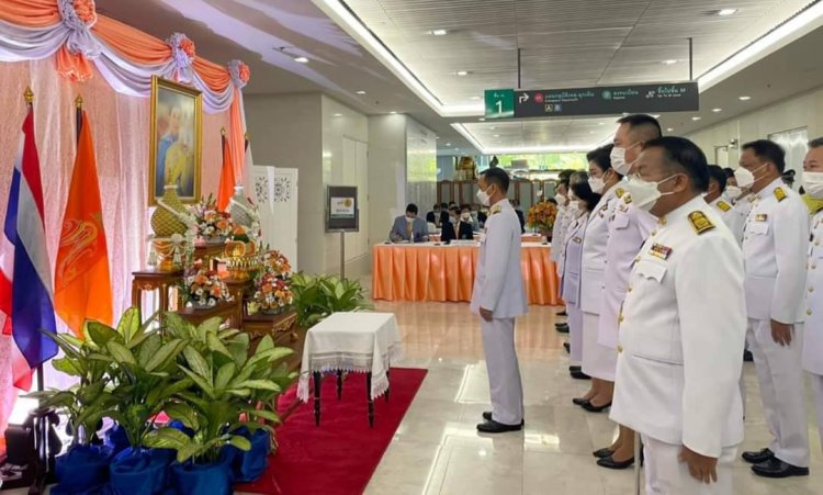 พ่อเมืองสมุทรปราการนำขรก.ทุกหมู่เหล่าพร้อมใจมลงนามถวายพระพรพระองค์ภาที่รพ.จุฬาลงกรณ์ สภากาชาดไทย