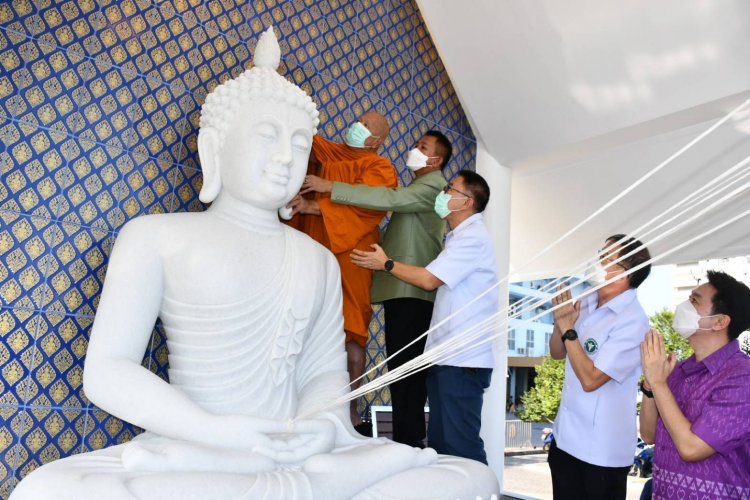 ผู้ว่าฯชลบุรี เป็นประธานพิธีเบิกเนตร "พระพุทธการุณย์นิรโรคันตราย"
