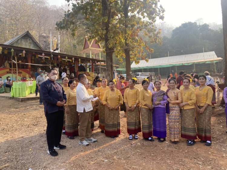 “นายกเคี้ยง” พรรคพลังประชารัฐ  ร่วมงานสืบสานประเพณีขึ้นพระธาตุดอยดินกี่แม่สอด