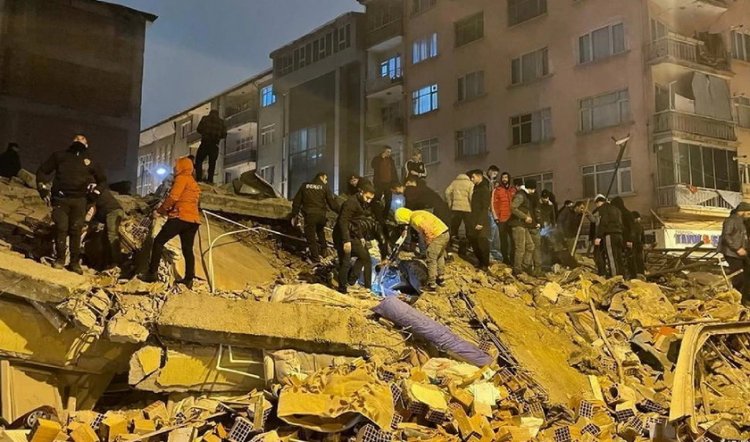 ธรณีพิโรธ!แผ่นดินไหว 7.8 เขย่า"ตุรกี-ซีเรีย"อาคารถล่มยับดับแล้วนับ 100 ศพ