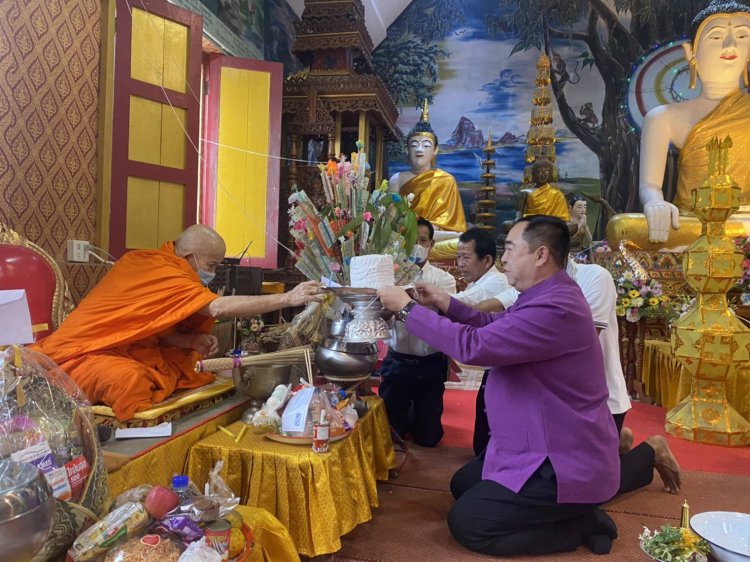 "นายกเคี้ยง คนบ้านเฮา" ร่วมงานบุญ "พิธีตานขันข้าวร้อยขัน" สืบสานพระพุทธศาสนา