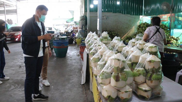 จีนกว้านซื้อมะพร้าวน้ำหอมดันราคาพุ่ง พ่อค้า-แม่ค้าไทยต้องปรับกลยุทธ์สู้สั่งซื้อแบบชม.ต่อชม.