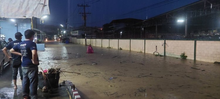 ฝนถล่มน้ำป่าทะลักท่วมเขตเทศบาลเบตง  เฝ้าระวังดินโคลนถล่มช่วง 1-2 วันนี้