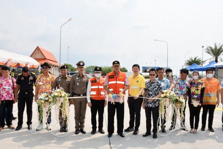 ผู้ว่าฯชลบุรีเปิดศูนย์ลดอุบัติเหตุทางถนนและอำนวยความสะดวกประชาชนช่วงเทศกาลสงกรานต์