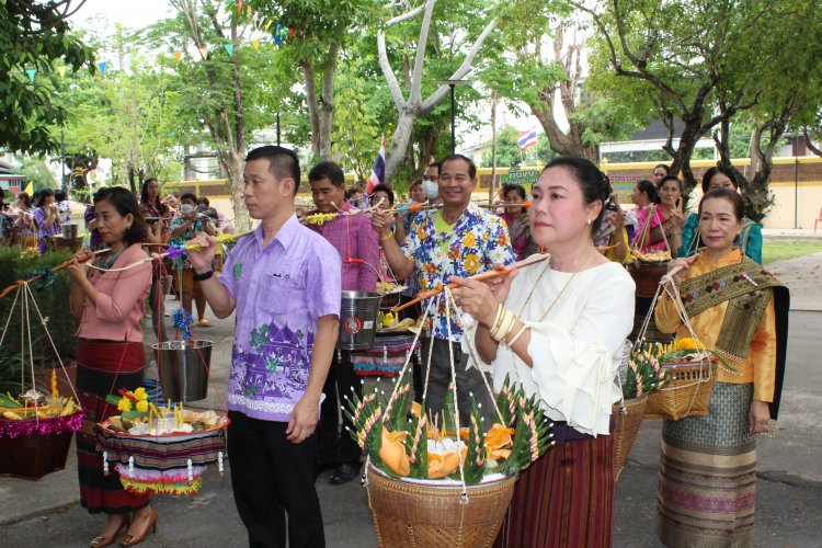 ประเพณีสูดเสื้อสูดผ้า เอกลักษณ์ทางวัฒนธรรมของชาวไทยพวน