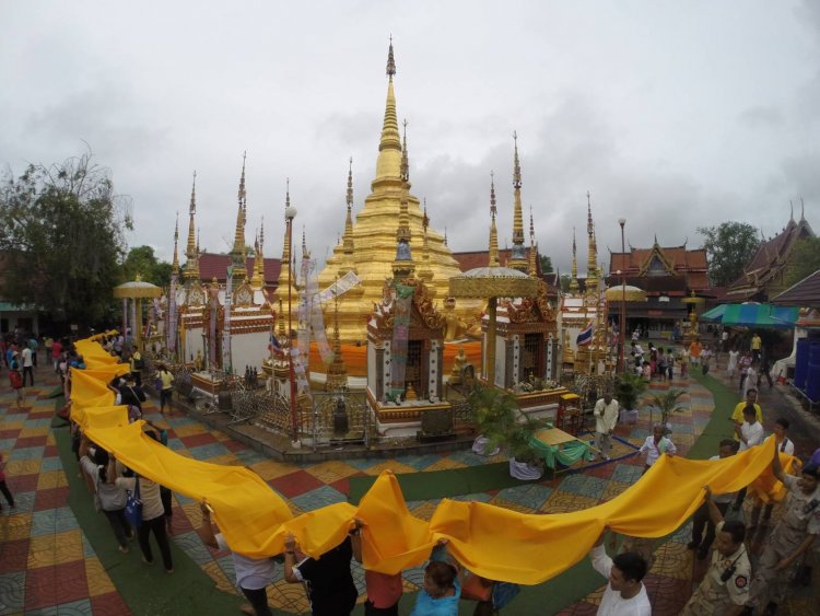 อลังการ!“ประเพณีขึ้นธาตุเดือนเก้า (เหนือ) วัดพระบรมธาตุบ้านตาก"