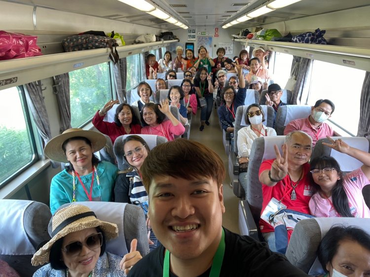วันหยุดจัดทริปนำ นทท.200 คน ขึ้นรถไฟโดยรถไฟ KIHA 183เที่ยวปราจีนบุรี
