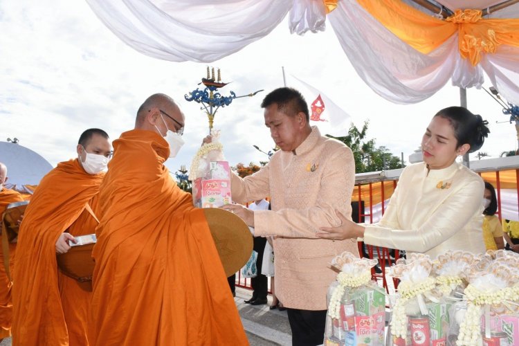 ชลบุรีจัดพิธีทำบุญตักบาตร ถวายพระกุศลสมเด็จพระสังฆราช สกลมหาสังฆปริณายก