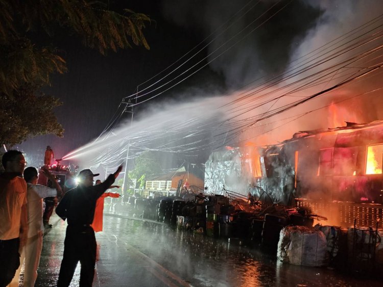 ระทึก!ไฟไหม้แหล่งเก็บตะเกียงเจ้าพายุรายใหญ่สุดเมืองไทยวอด เพลิงลามไม่หยุด