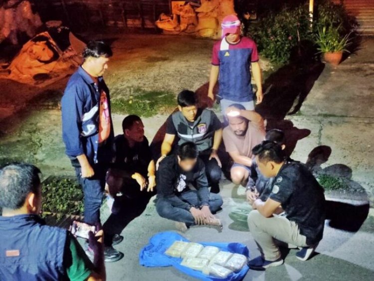ตำรวจสกัดแก๊งค้ายาบ้าฝั่งลาวลำเลียงส่งเอเยนต์ชาวไทยยึดของกลางกว่าแสนเม็ด