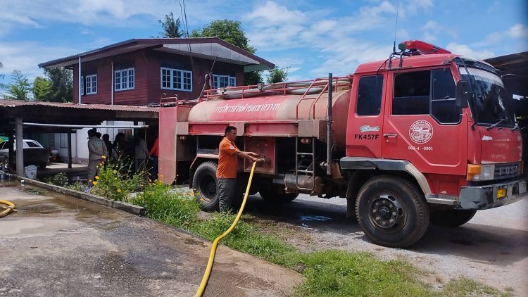 ระทึก!ไฟไหม้บ้านขณะยาย 86 ปี นอนป่วยอยู่ตามลำพัง โชคดีเพื่อนบ้านมาช่วยได้ทัน