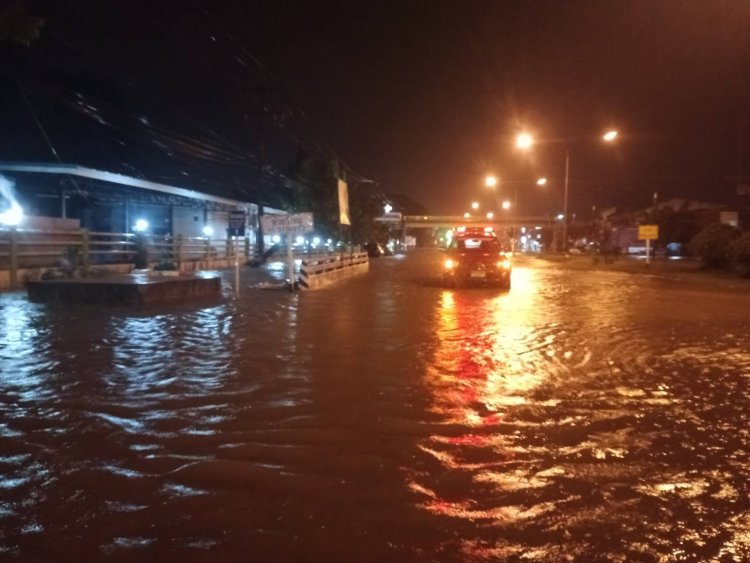 อำนาจเจริญฝนตกหนักสมทบอ่างพุทธฯเร่งระบายน้ำทิ้งทะลักท่วมเมือง-ถนนแทบทุกสายจมบาดาล