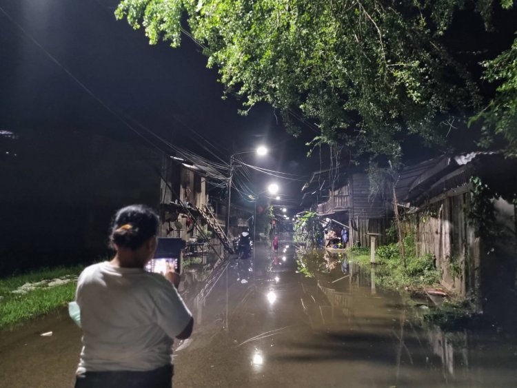 ฝนถล่มปราจีนบุรีน้ำท่วมฉับพลันชุมชนตลาดเก่า 100 ปี