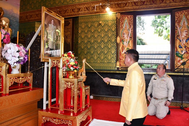 พสกนิกรชลบุรีสวดพระพุทธมนต์ถวายเป็นพระราชกุศลในหลวงร.9