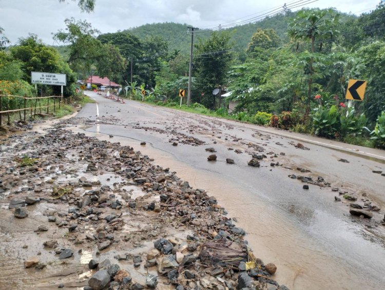 นอภ.สบเมย เตือนประชาชน เฝ้าระวังฝนตกหนัก ดินโคลนถล่ม