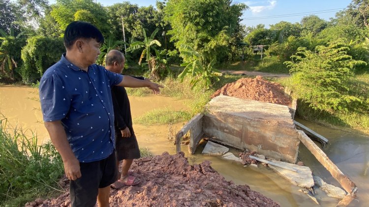 ชาวบ้าน 2 ตำบลเมืองชัยภูมิสุดทนถูกขุดกอไผ่น้ำซัดถนนพัง 3 ปีไร้เหลียวแล