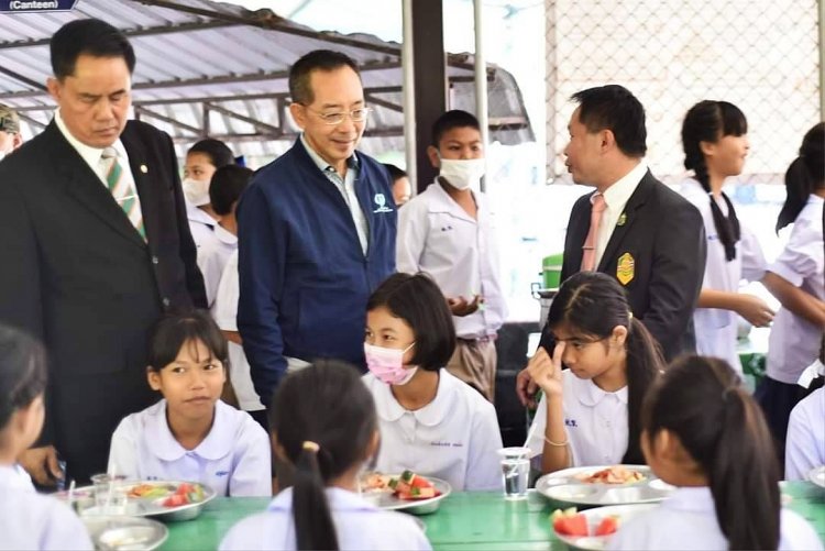90 ปีหอการค้าไทยหนุนเด็กนักเรียนไทยได้ทานไข่ไก่