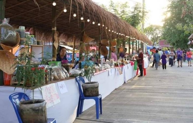 ชวนเที่ยวตลาดวัฒนธรรมวัดเกาะ ชิมขนมโบราณ อาหารพื้นบ้านเมืองสองแคว