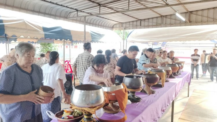 คู่แผ่นดิน จัดงานทำบุญ  100 วัน พร้อมอุทิศส่วนกุศลแด่บรรพบุรุษผู้วายชนม์