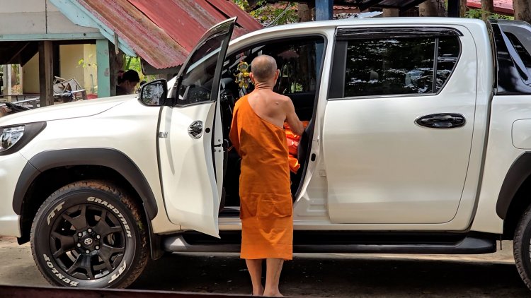 พระวัดดังขอนแก่นร้องไห้ขนของออกจากวัดแล้วโต้ปมแม่ชีโดดหน้าต่างกุฎิกลางดึก