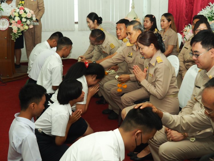 วิทยาลัยสารพัดช่างสมุทรปราการ จัดพิธีไหว้ครู และการประกวดพานไหว้ครู