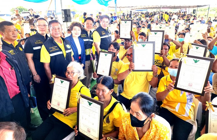 'ธรรมนัส' รมว.เกษตรฯบุกเมืองชาละวันสั่งเร่งแก้ปัญหาแหล่งน้ำเผยการเมืองในสภาน้ำผึ้งยังหวานอยู่เหมือนเดิม