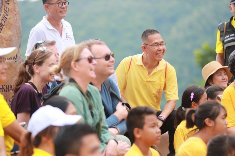 พ่อเมืองโคราช วอน นทท.รักษ์สิ่งแวดล้อมหลังพบกองมูลช้างมีพลาสติกเจือปน