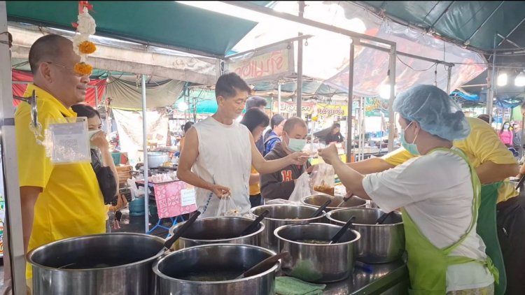 วัตถุดิบแพง ค่าไฟพุ่ง คนพะเยา ฮิตซื้อแกงถุงทาน ประหยัดกว่าทำอาหารเอง