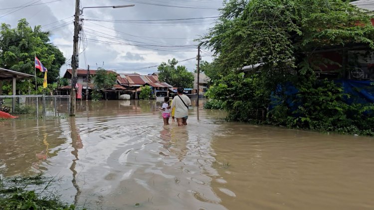 น้ำท่วมบ้านไผ่ ขยายวงกว้าง จมบ้านเรือนเพิ่มกว่า 40 หลังแล้ว