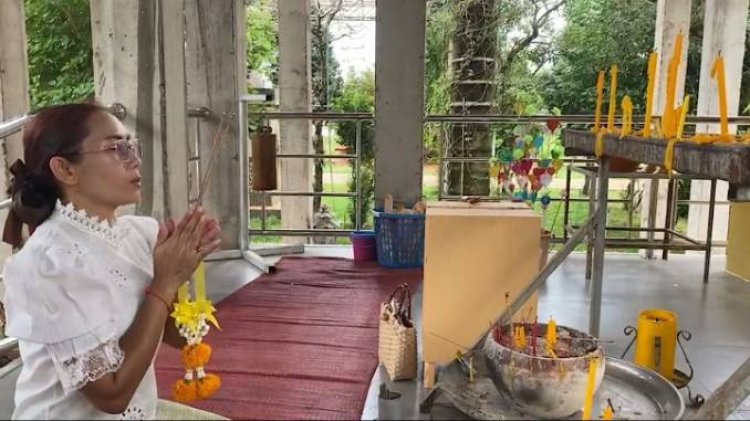 ผู้ใหญ่บ้านสาวแก้บนหลังจากนั้นขอโชคลาภ “เลขเด็ด”จุดธูปเสี่ยงทายได้เลข 021 และ  809