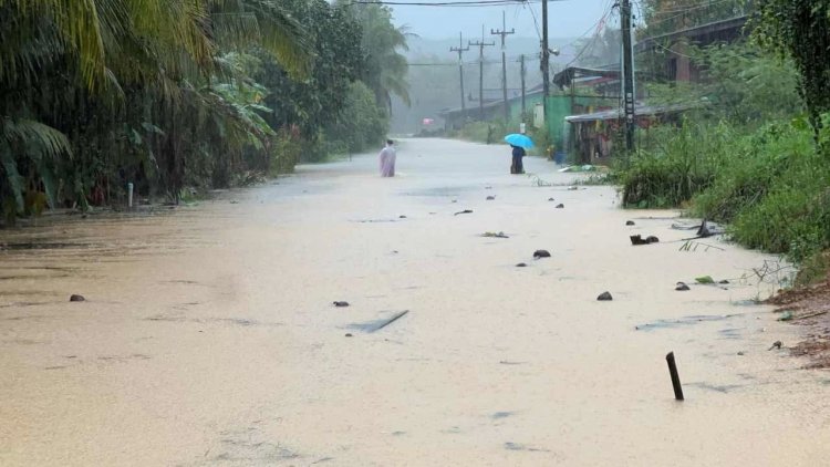 ฝนถล่มตราดข้ามคืน น้ำทะลัก บ่อไร่-เขาสมิง-สะตอ หลายตำบลท่วมสูงเกือบ 1 เมตร