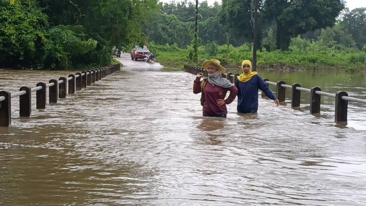 ฝนตกหนักน้ำป่าเขาใหญ่ทลักท่วมอ.นาดีอ่วมหนัก 4 ตำบล 33 หมู่บ้าน