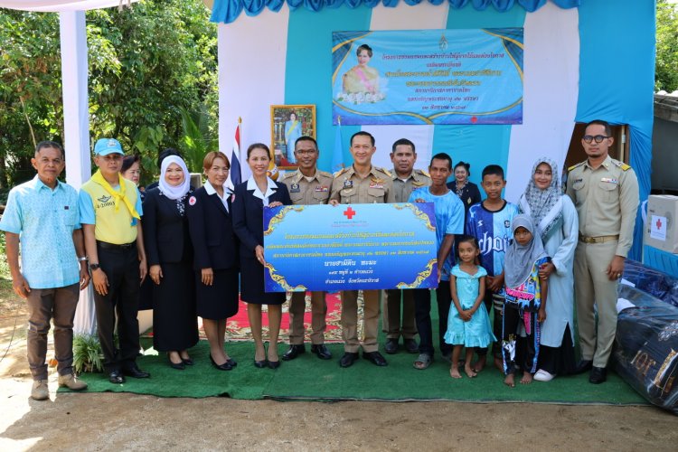 ผู้ว่าฯ นราธิวาส มอบบ้านให้แก่ผู้ยากไร้ เฉลิมพระชนมพรรษาพระบรมราชชนนีพันปีหลวง